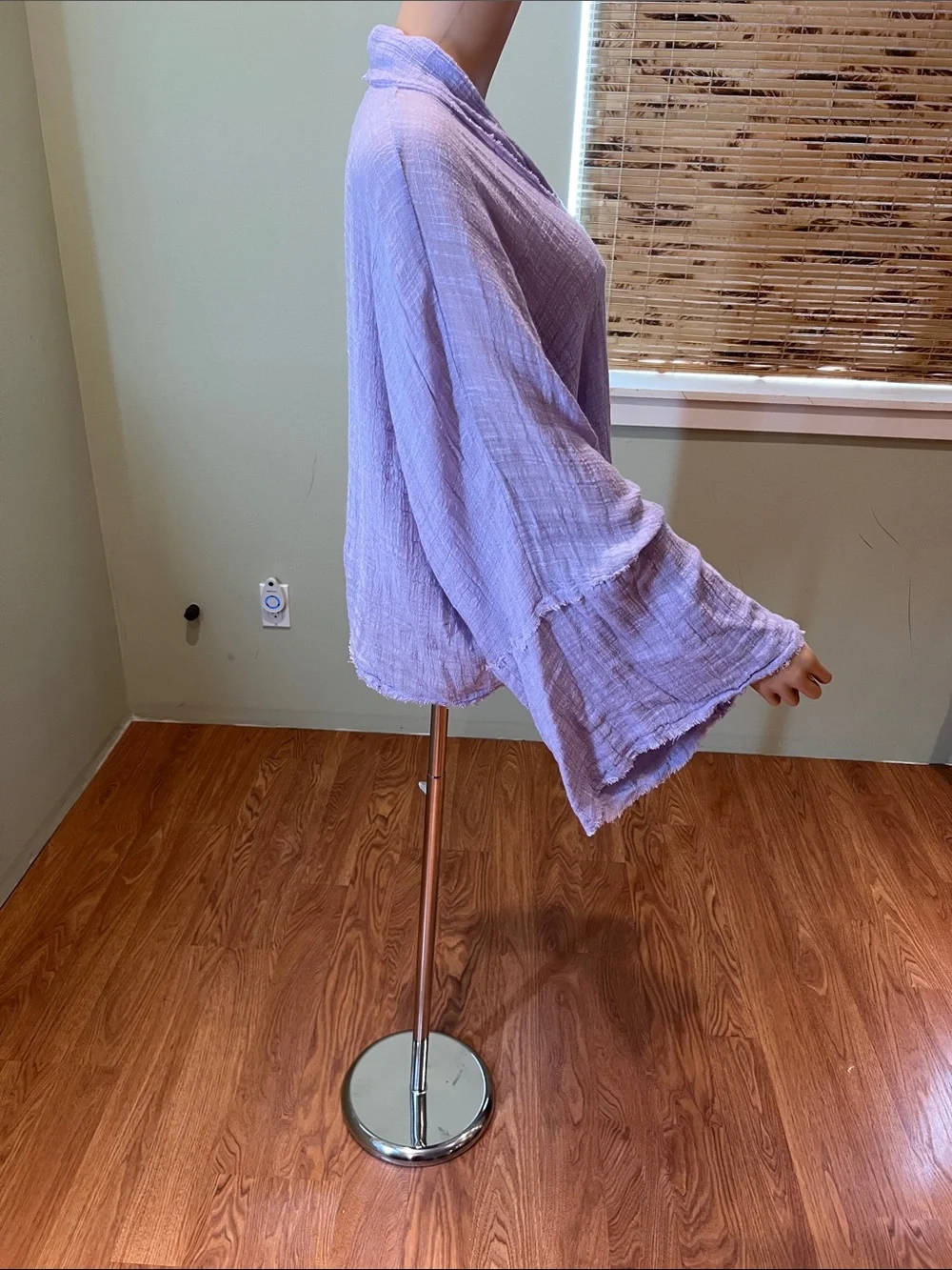 Lavender Lightweight Open Front Top Size M/L